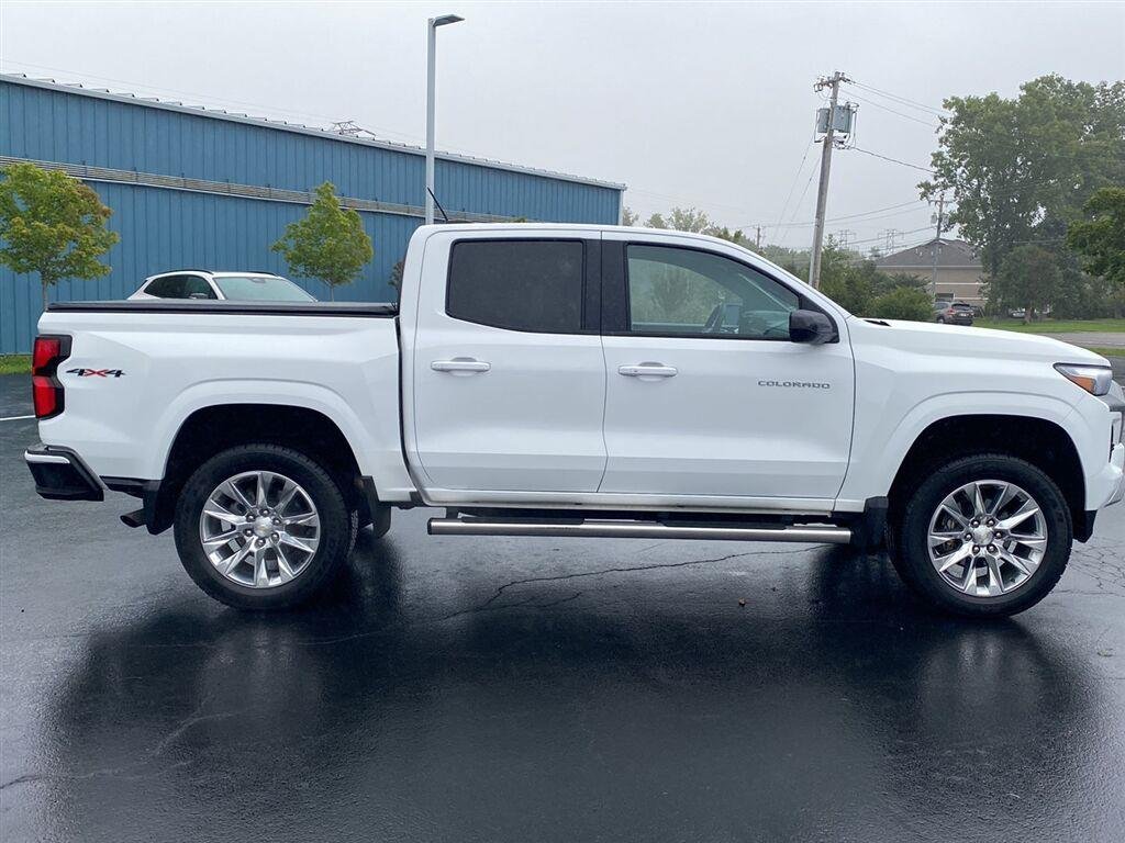 Used 2024 Summit White Chevrolet 4WD LT image 11