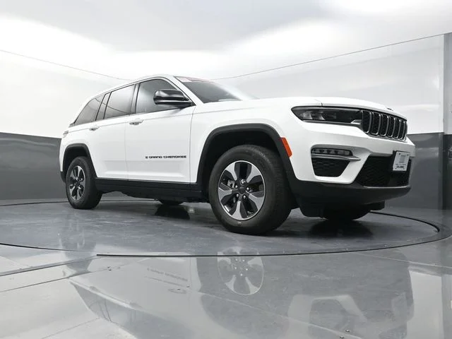Used 2022 White Jeep 4xe image 19
