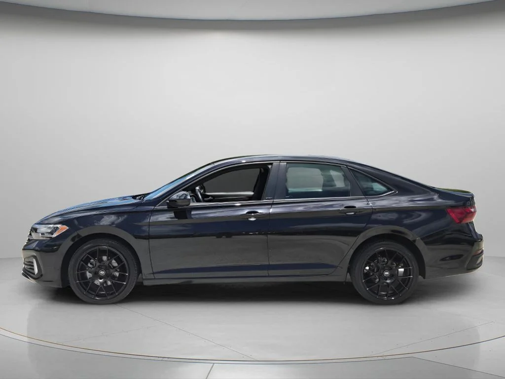 Used 2024 Black Volkswagen 1.5T Sport image 3