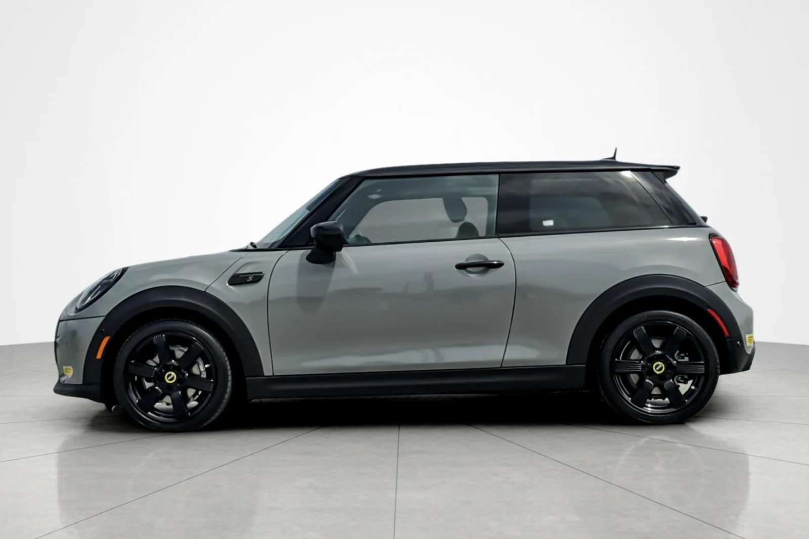 Used 2022 PRECIOUS METAL MINI Cooper SE image 2