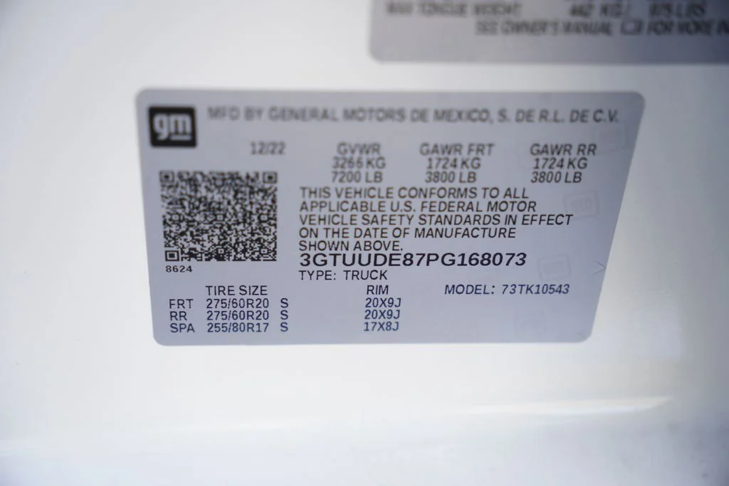Used 2023 White GMC SLT image 7