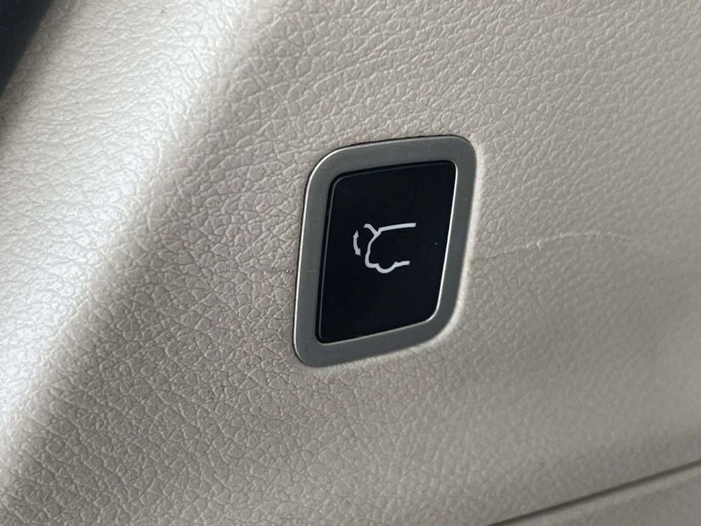 Used 2023 Black Chrysler Touring L image 41