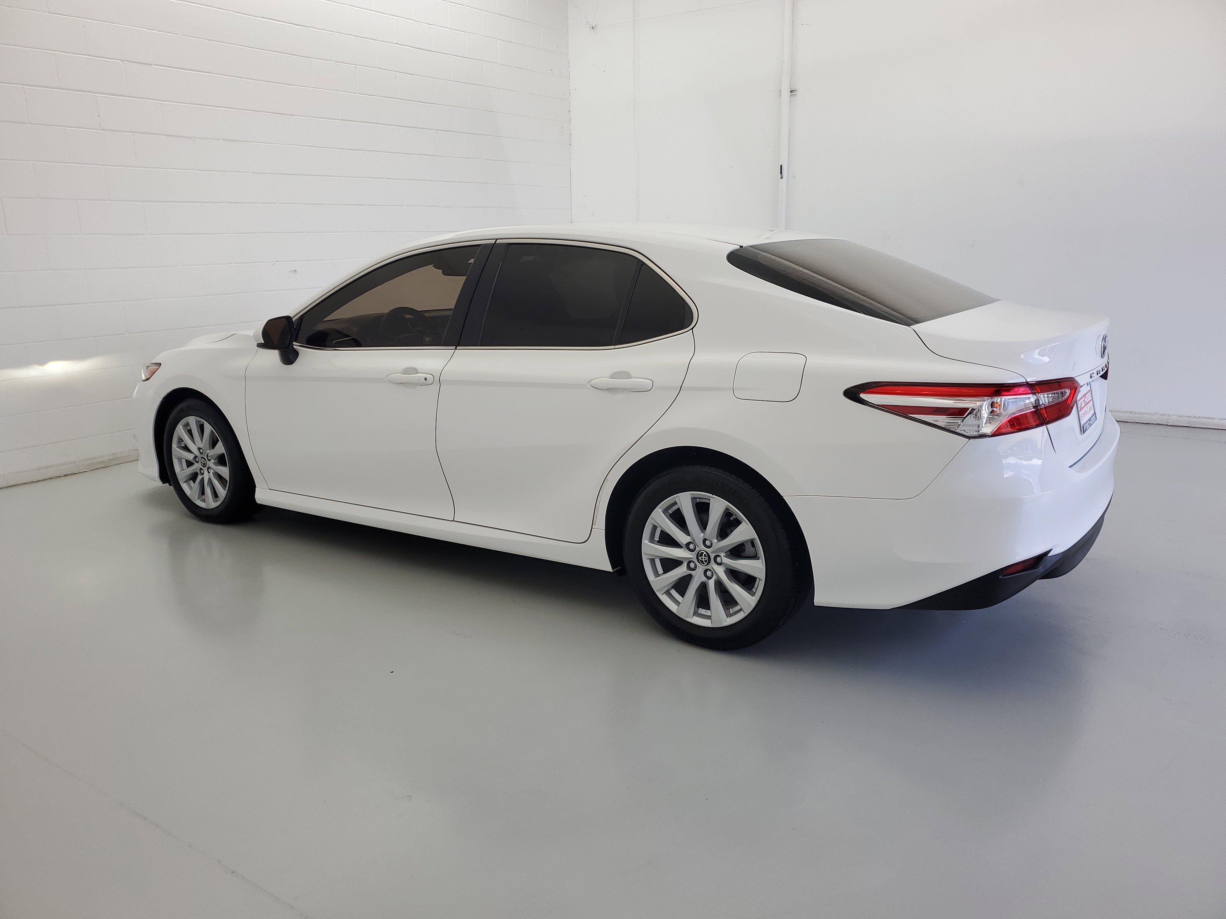 Used 2018 Super White Toyota LE image 7