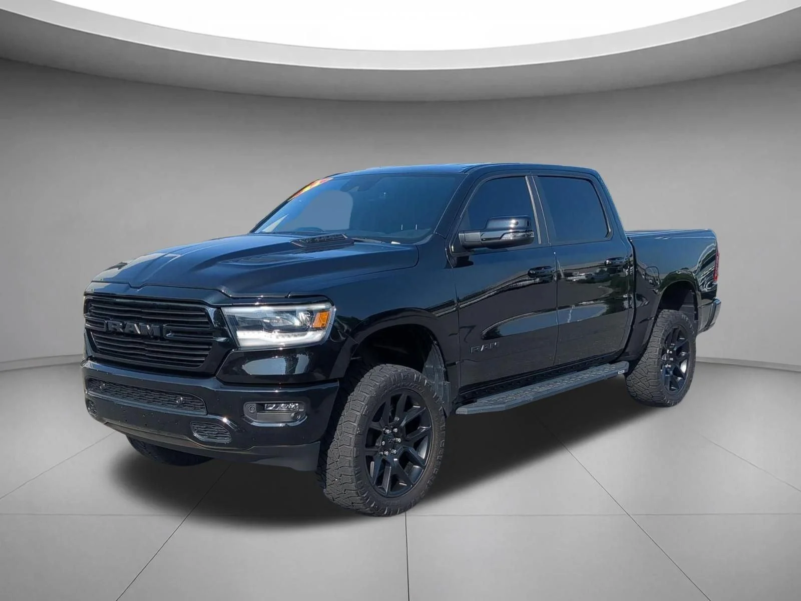 Used 2024  RAM TRUCK LARAM image 1