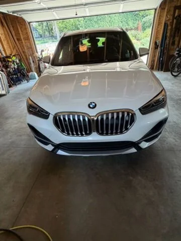 Used 2022 White BMW xDrive28i image 2