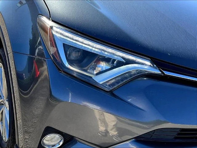 Used 2018 Gray Toyota Limited image 34