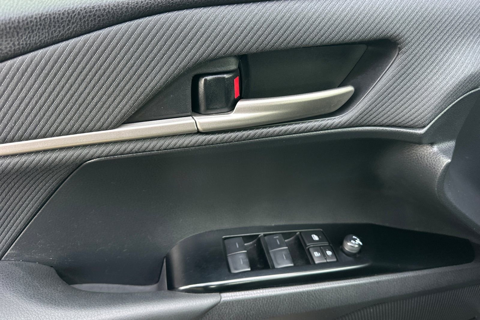 Used 2025 Midnight Black Metallic Toyota SE image 10