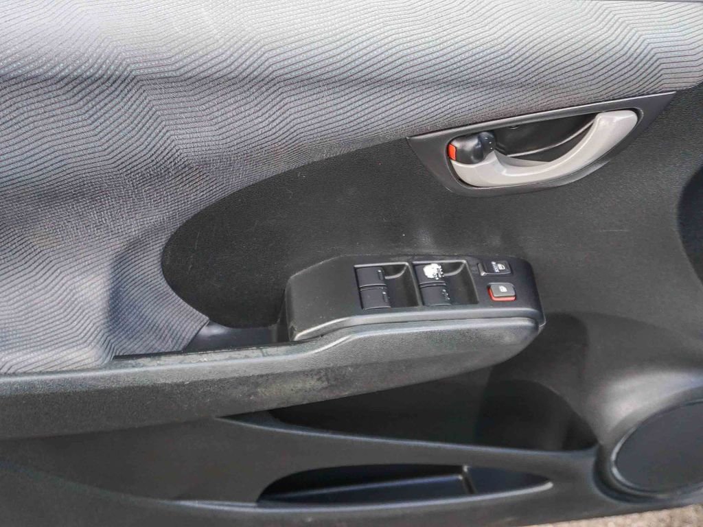 Used 2013 Alabaster Silver Metallic Honda Base image 19