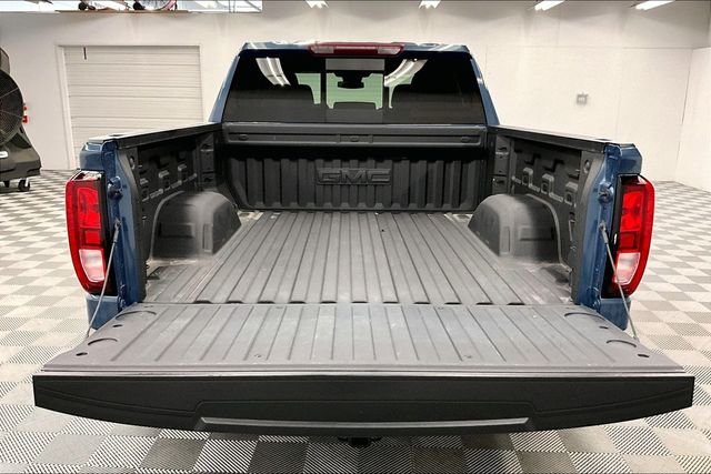 Used 2024 Downpour Metallic GMC Elevation image 33