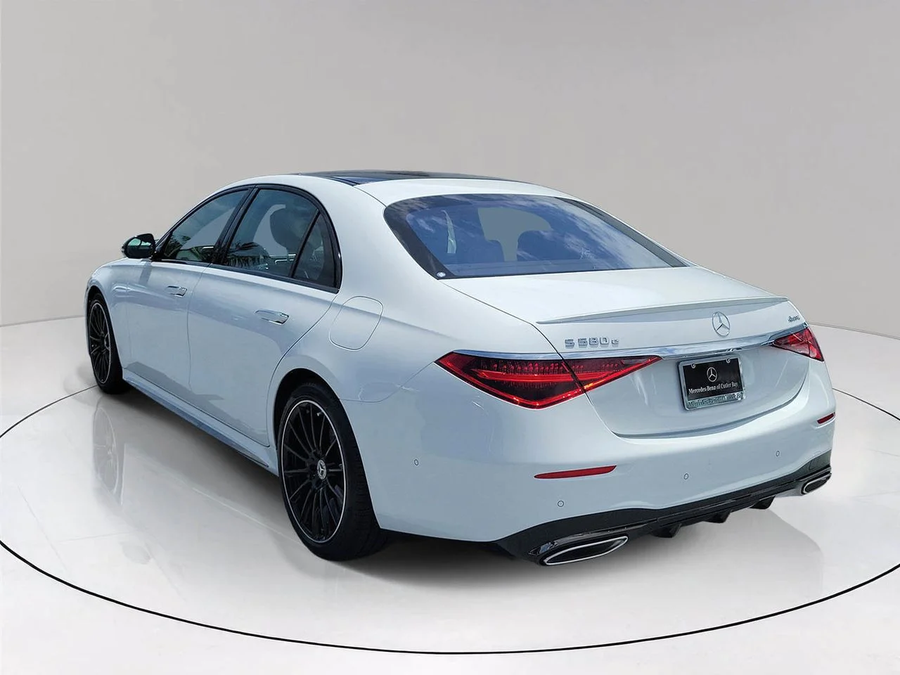 New 2026 MANUFAKTUR Moonlight White Metallic Mercedes-Benz S 580 image 4