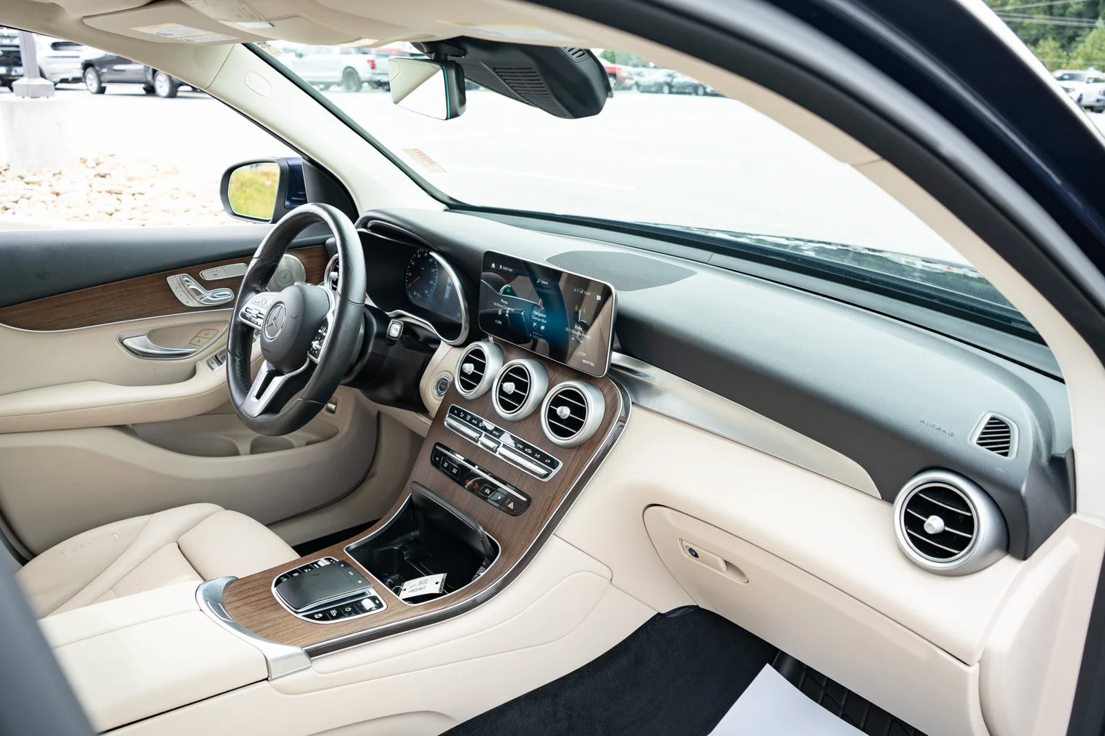 Used 2021  Mercedes-Benz GLC 300 image 22
