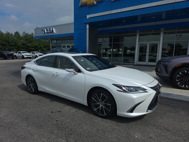 2025 Lexus ES
