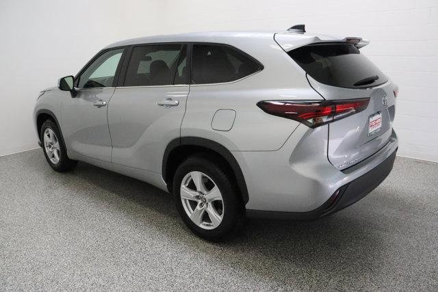 2025 Toyota Highlander LE - Photo 9
