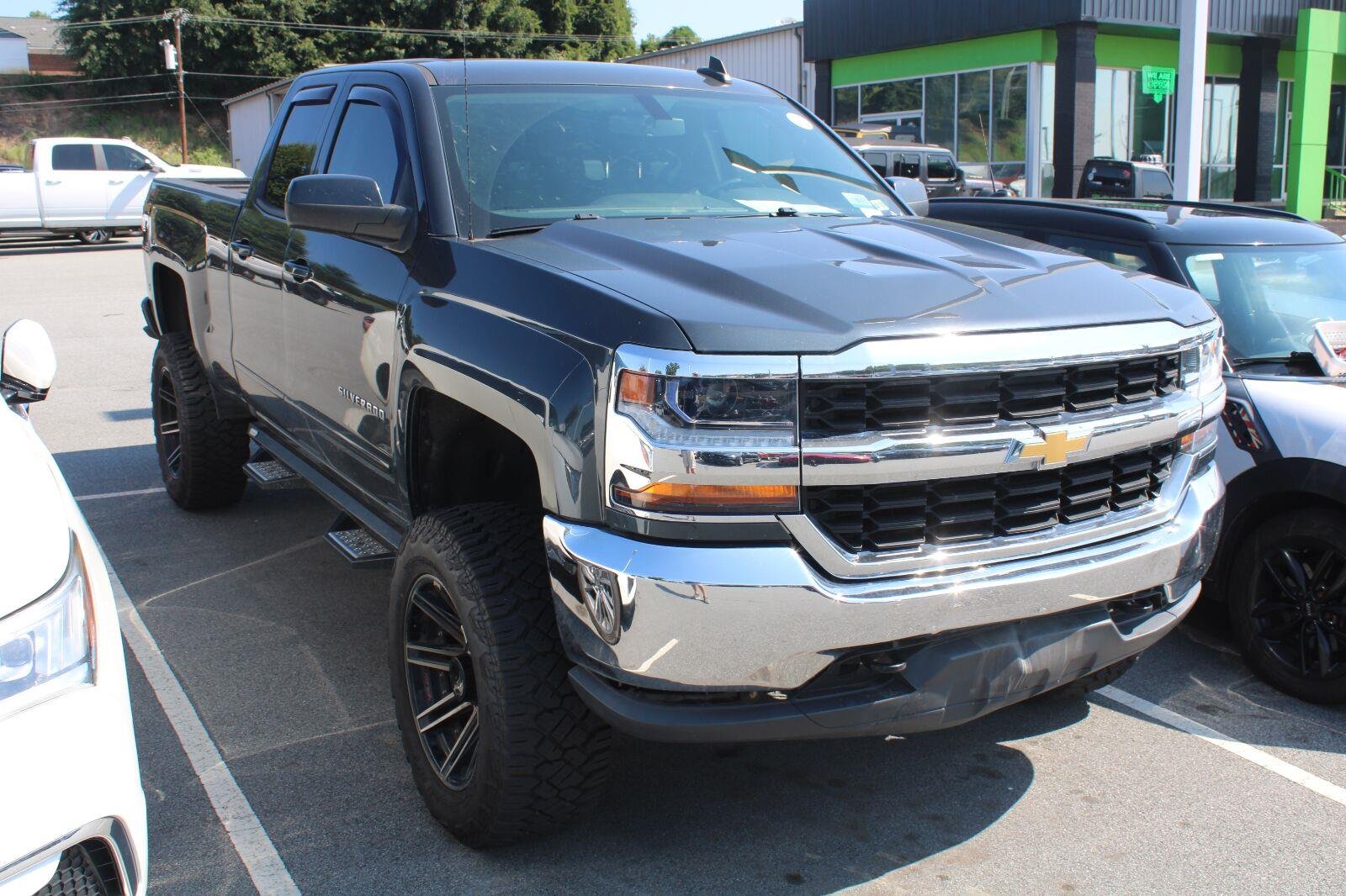 Used 2019 Graphite Metallic Chevrolet LT image 3