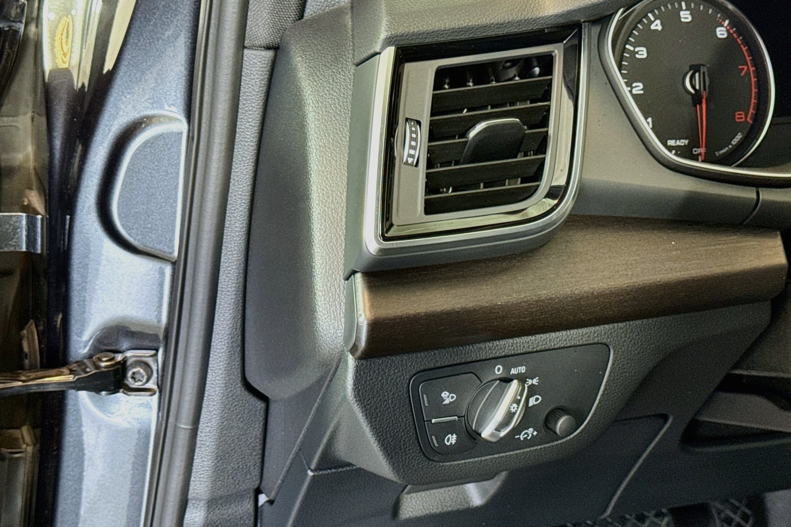 Used 2023 Daytona Gray Pearl Effect Audi S line Premium image 10