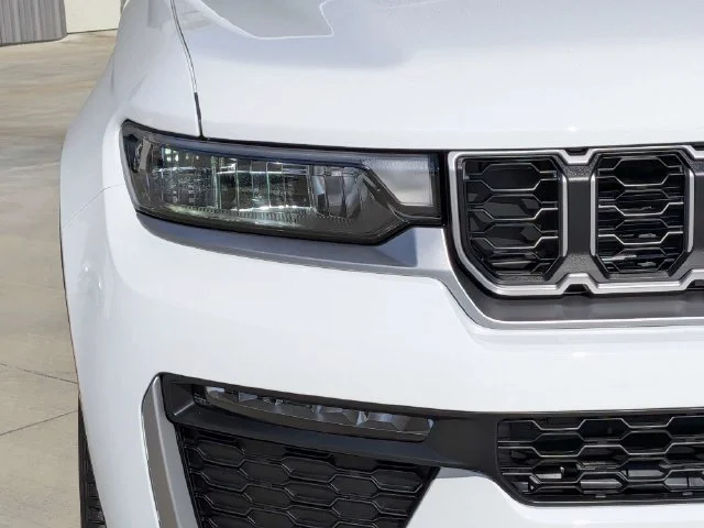 New 2027 White Jeep Limited image 9