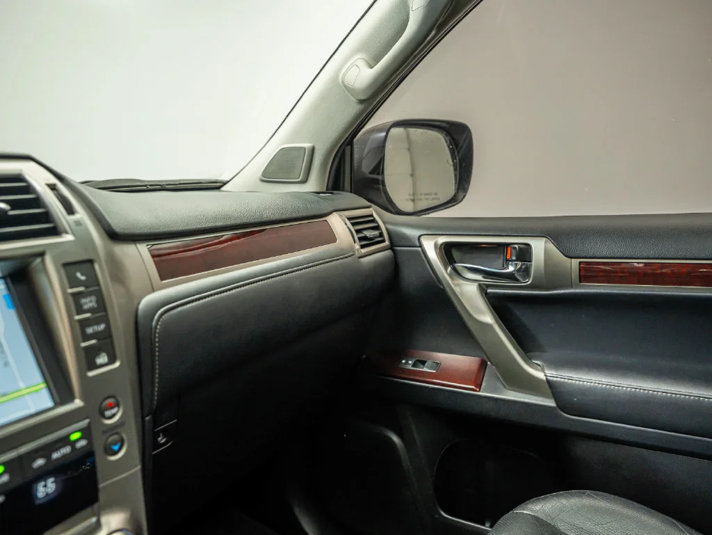 Used 2016 Gray Pearl Lexus 460 image 28