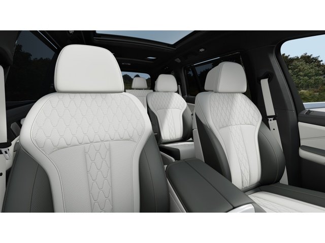 New 2027 White Metallic BMW M60i image 11