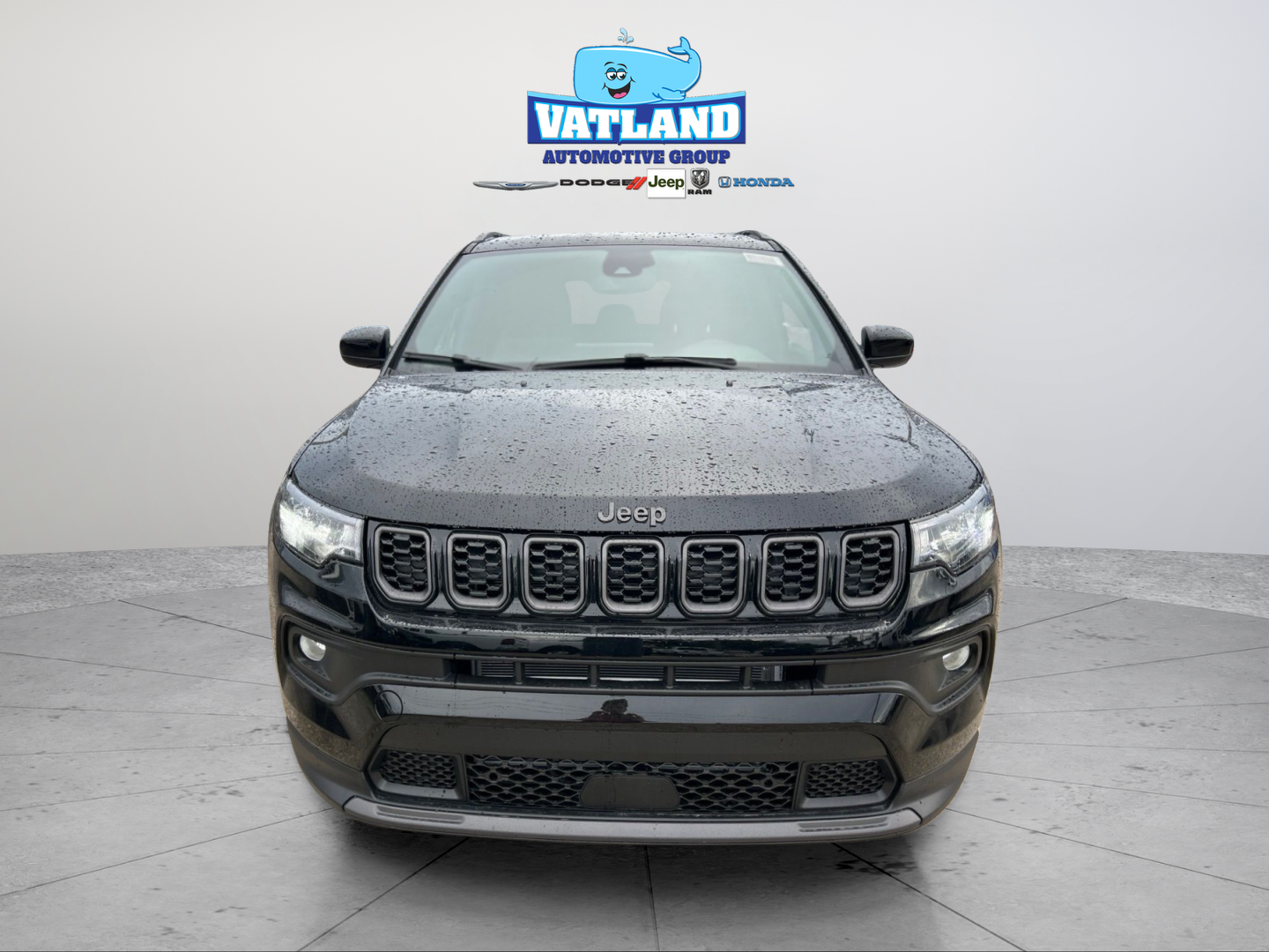 New 2026 Diamond Black Crystal Pearl-Coat Exterior Paint Jeep Latitude image 21