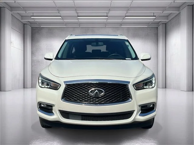 Used 2017 White INFINITI Base image 8