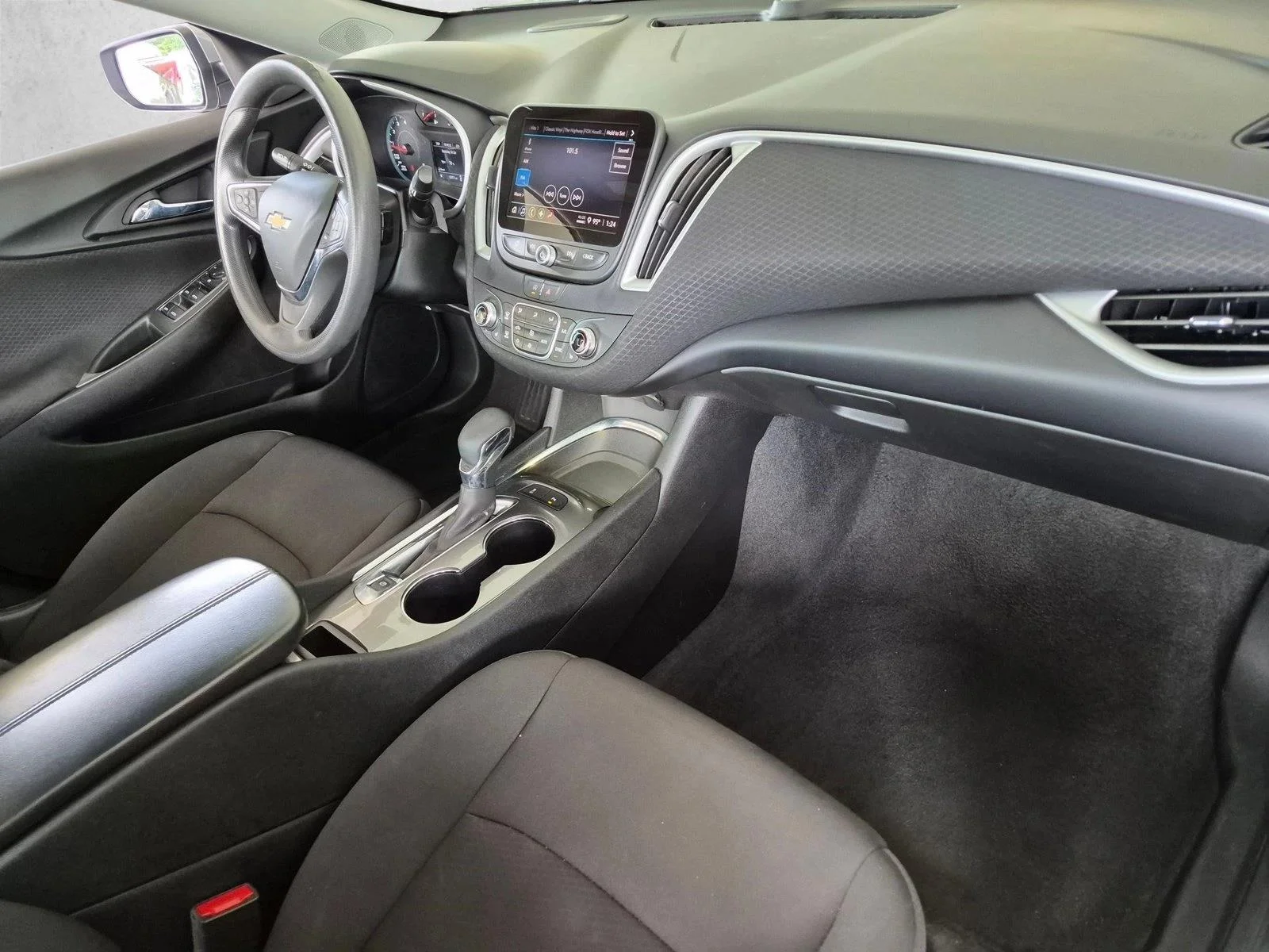 Used 2024 Sterling Gray Metallic Chevrolet LT image 20