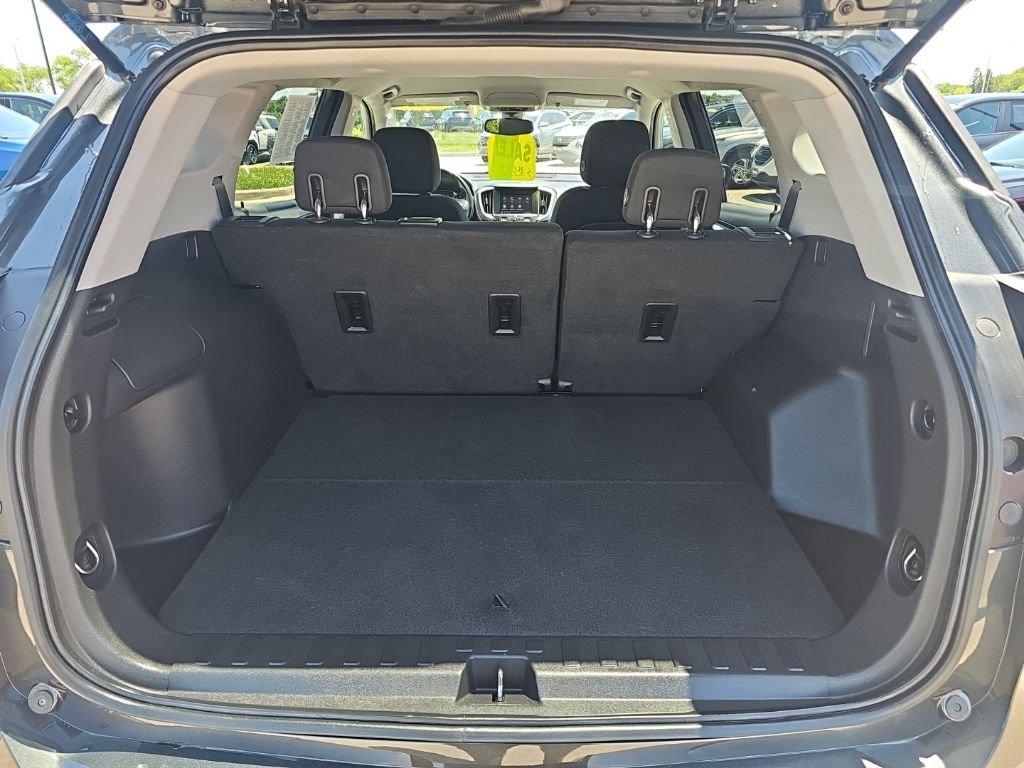 Used 2020 Gray GMC SLE image 31
