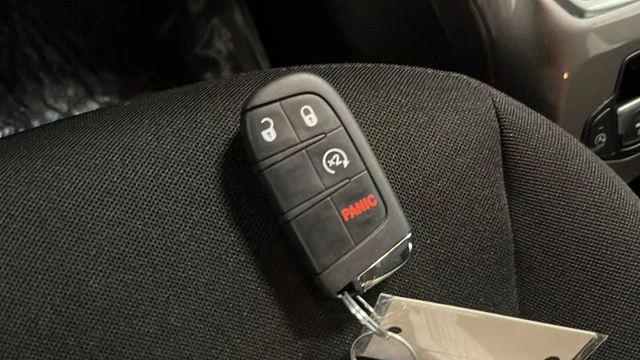 Used 2022 Slate Blue Jeep Latitude image 20