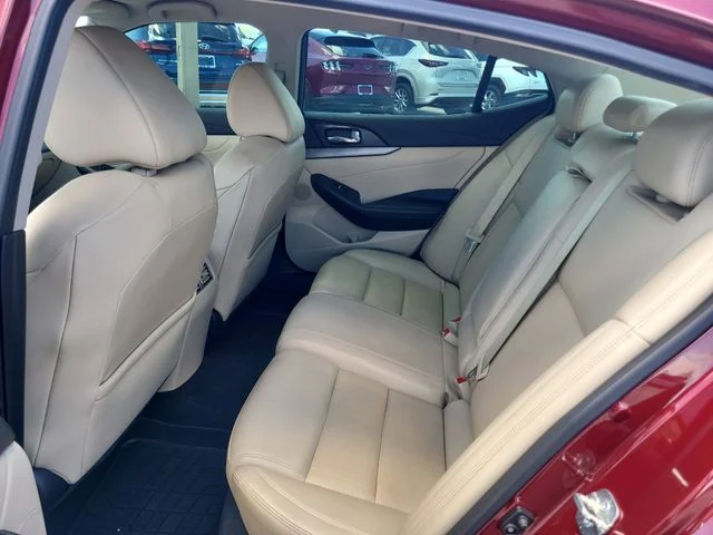 Used 2017 Red Nissan 3.5 SV image 14
