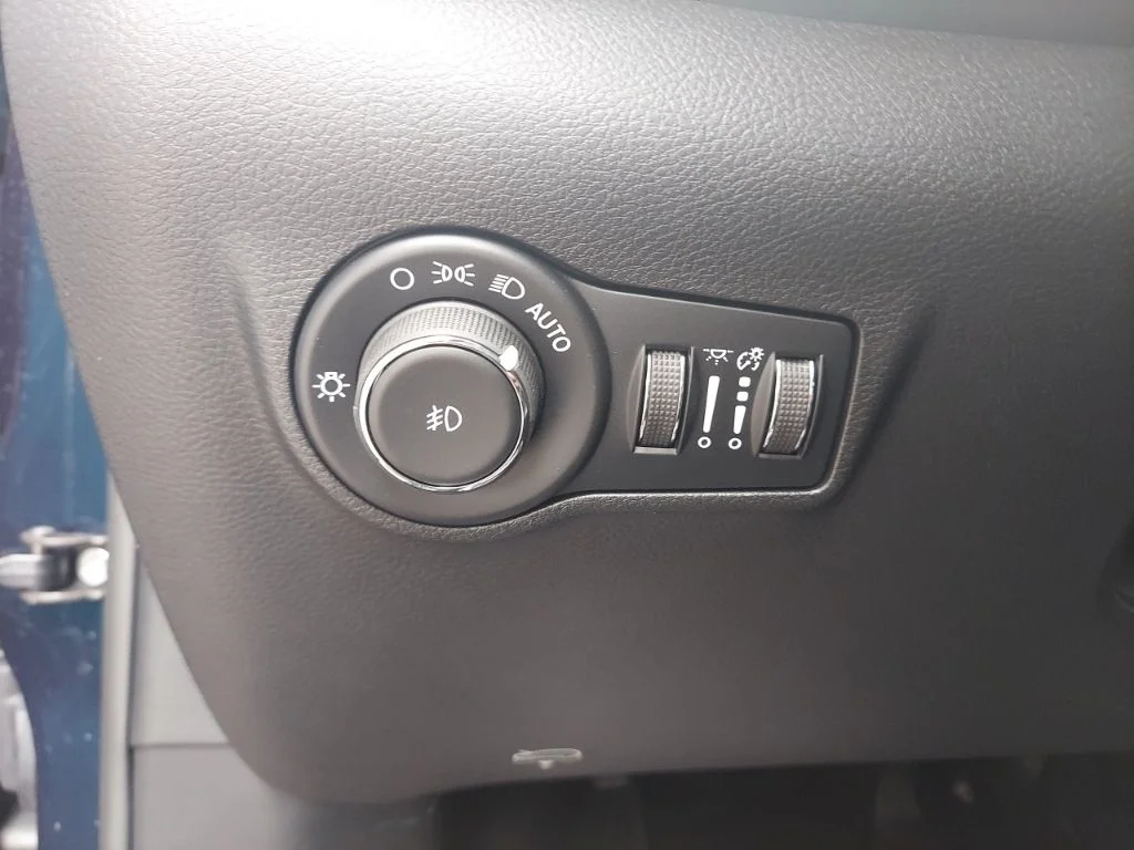 New 2026 Fathom Blue Pearl Coat Jeep Latitude image 19