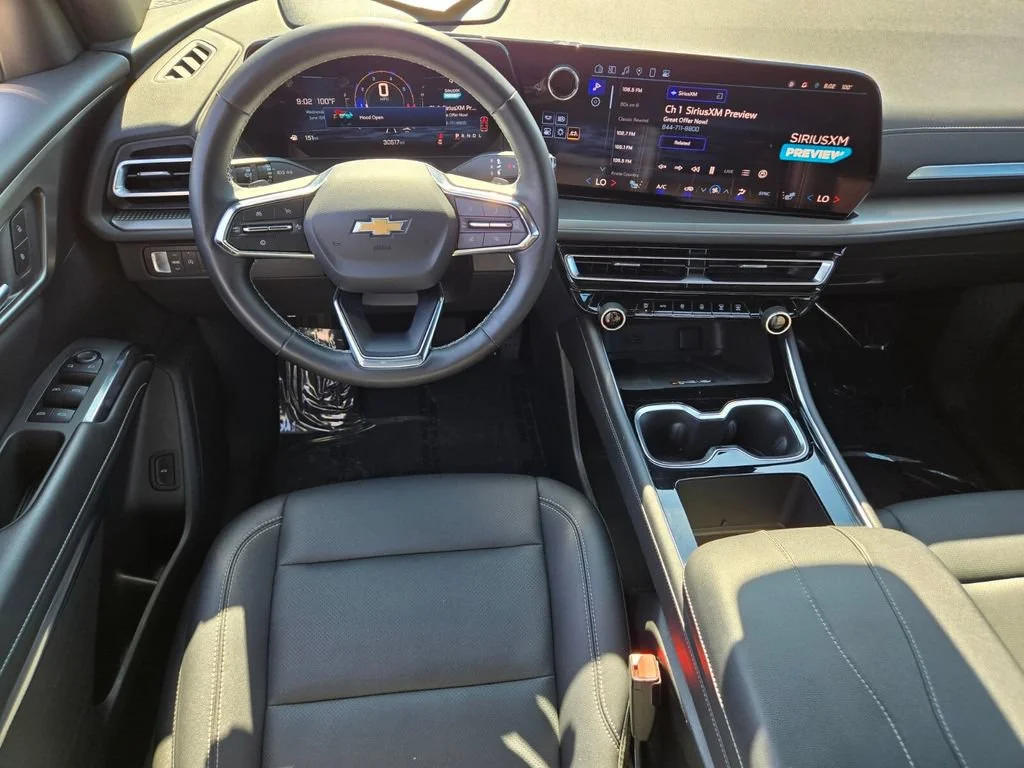 Used 2025 Summit White Chevrolet LT image 12
