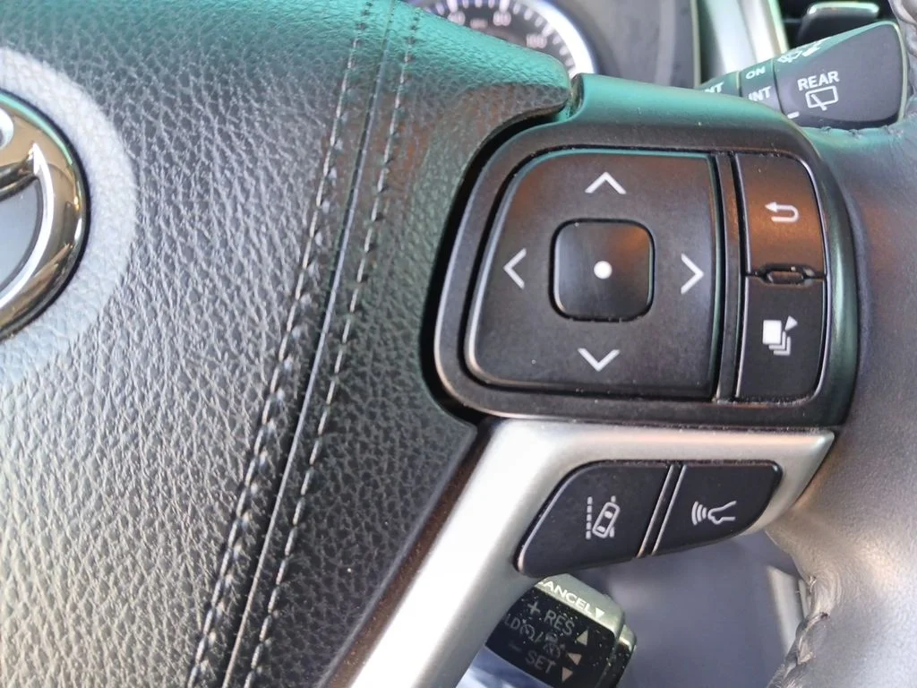 Used 2019 Red Toyota XLE image 22