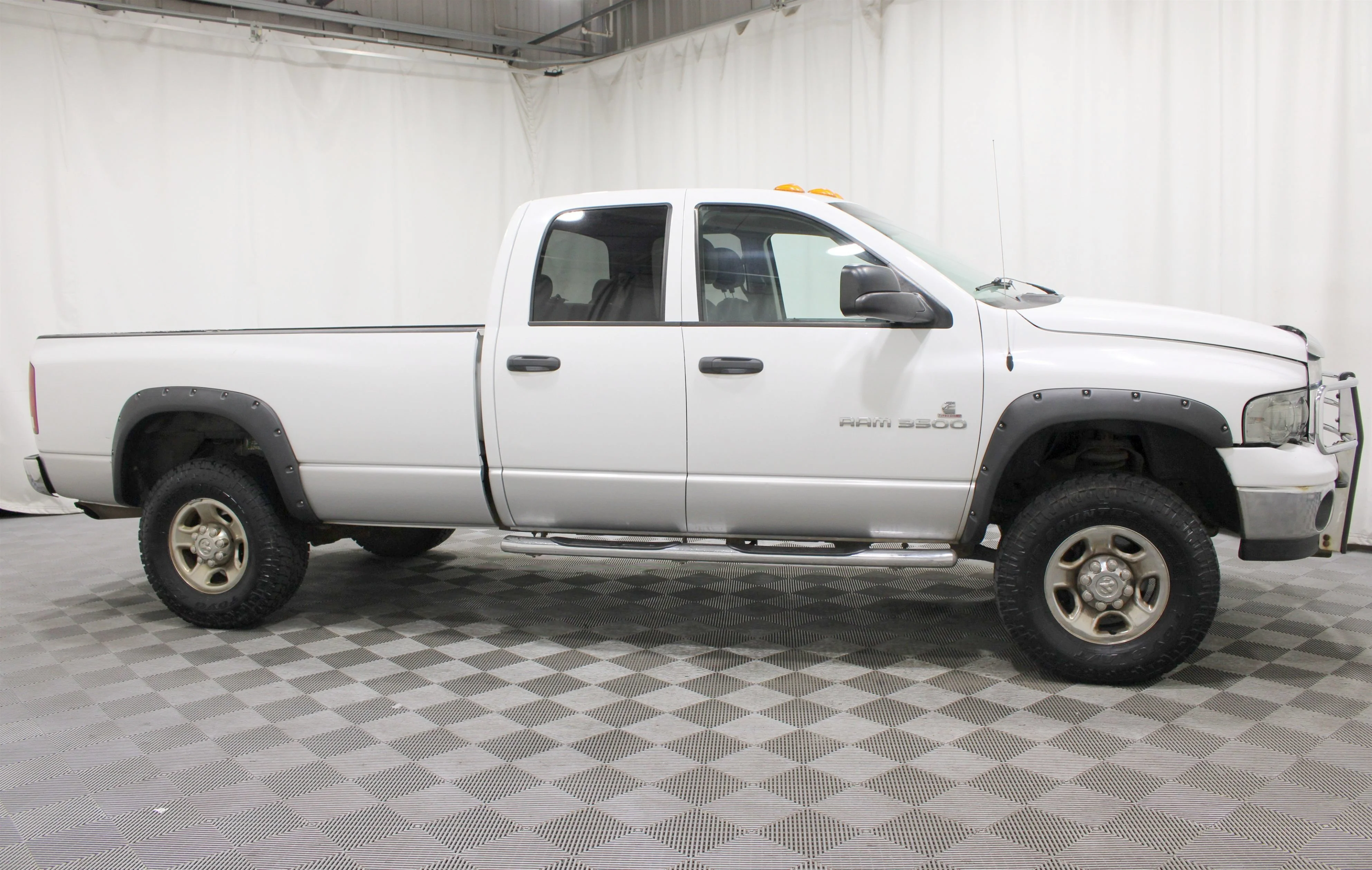 Used 2005 Bright White Dodge SLT image 23
