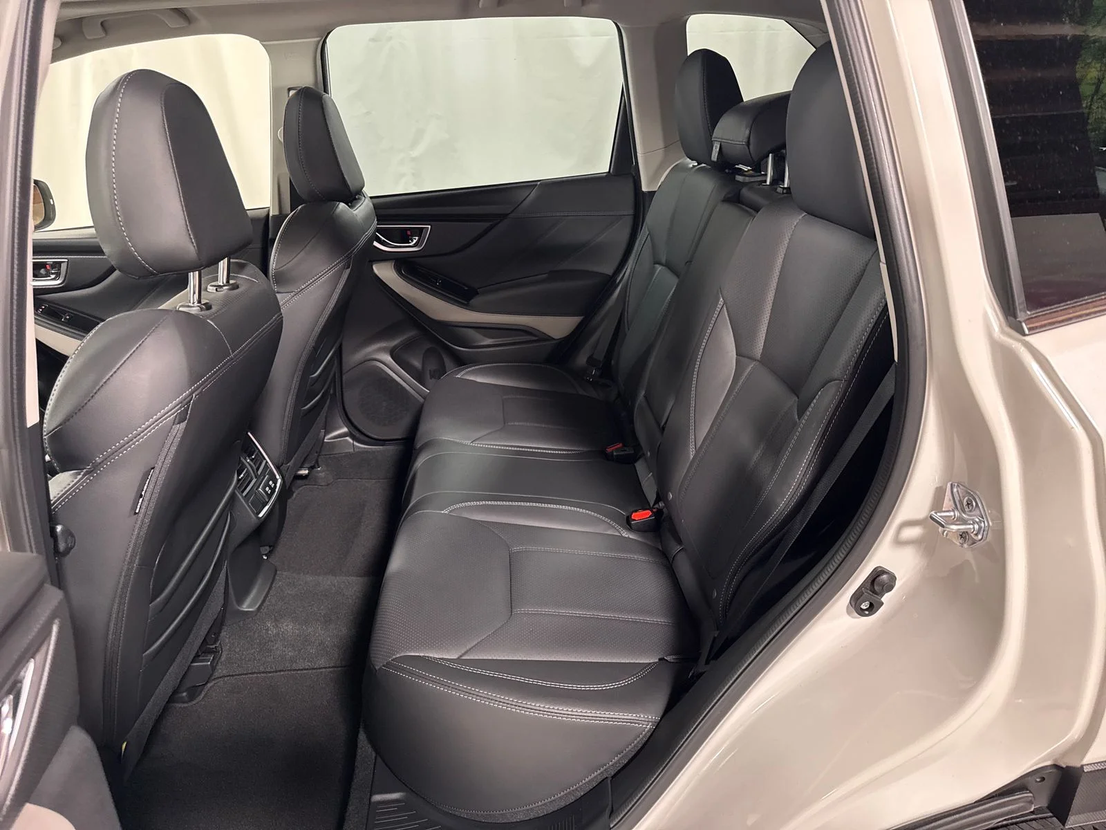 Used 2023 Crystal White Pearl Subaru Limited image 5