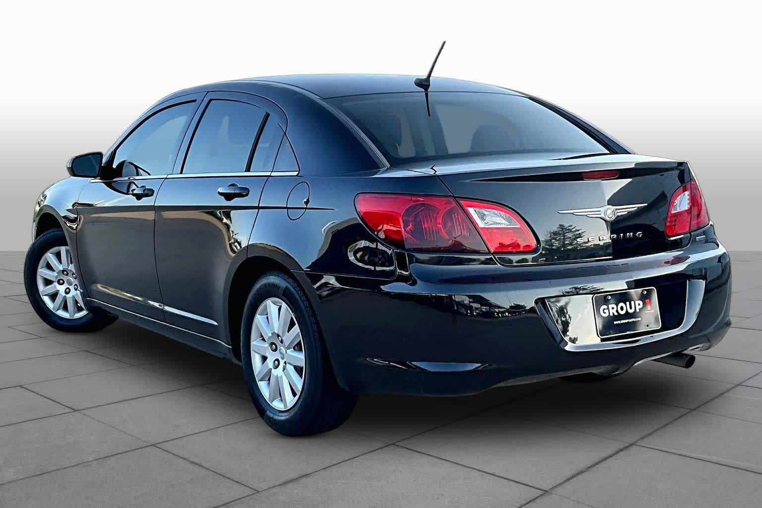 Used 2010 Brilliant Black Crystal Pearl Chrysler Touring image 11