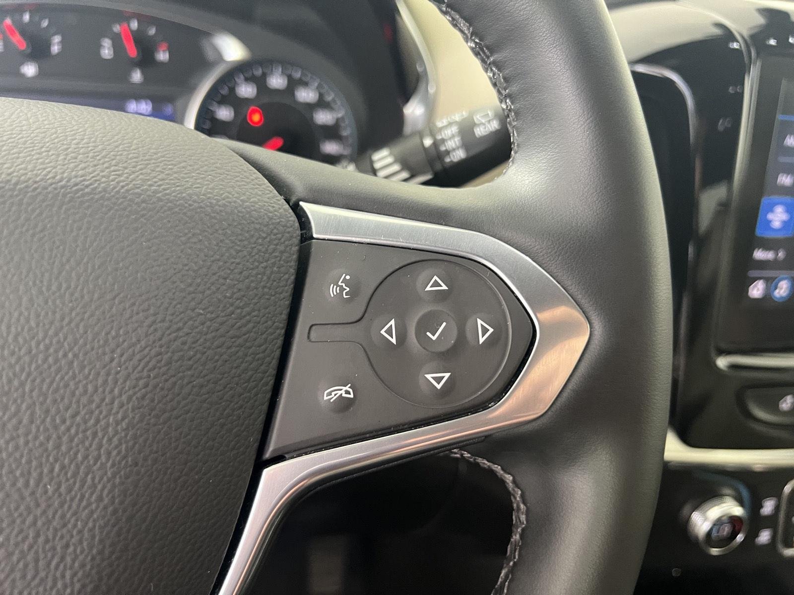Used 2023 Silver Sage Chevrolet LT Leather image 9