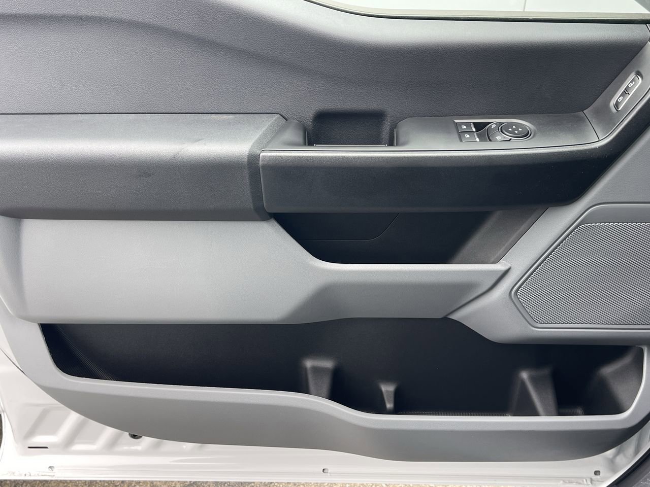 New 2025 Oxford White Ford XL image 19