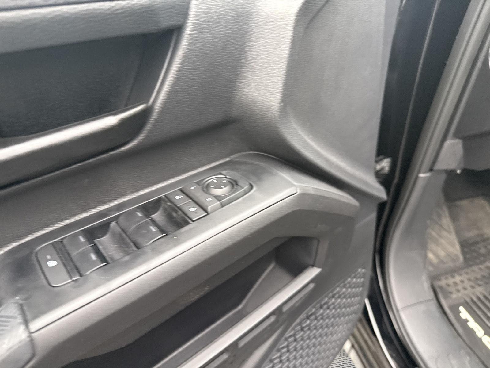2026 Toyota Tacoma SR5 - Photo 15