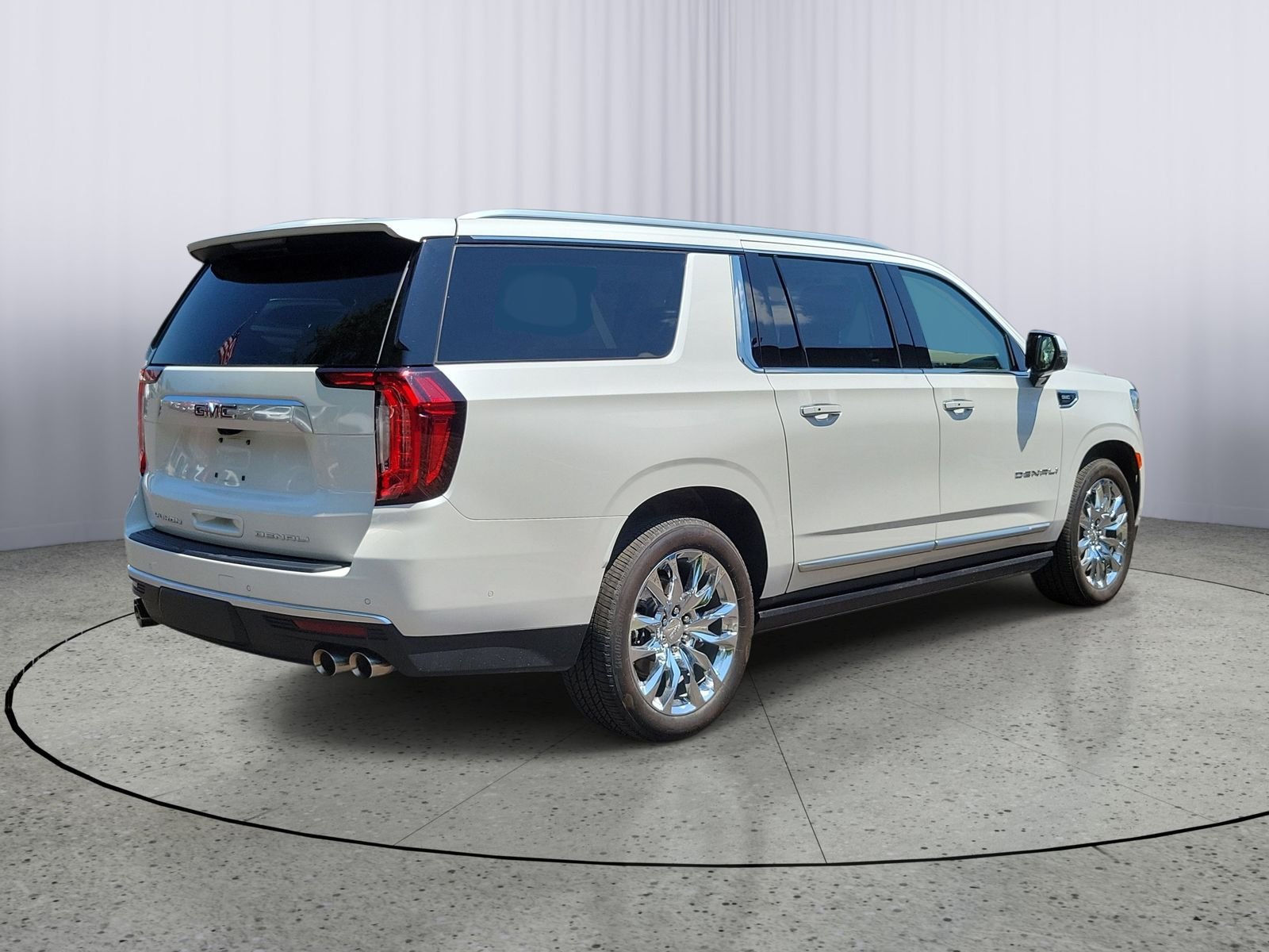 Used 2024 White GMC Denali image 3
