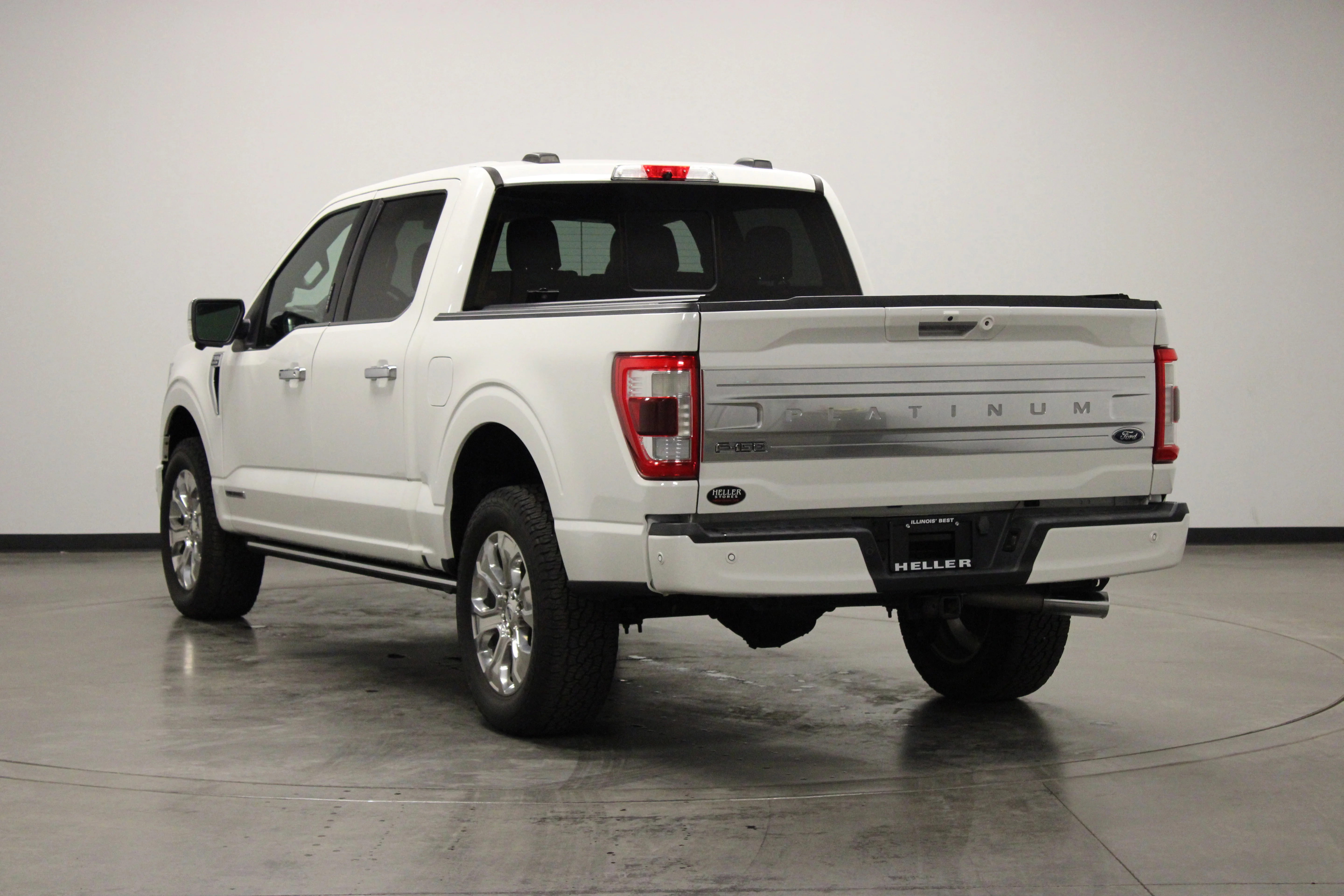 Used 2022 Star White Metallic Tri-Coat Ford Platinum image 6