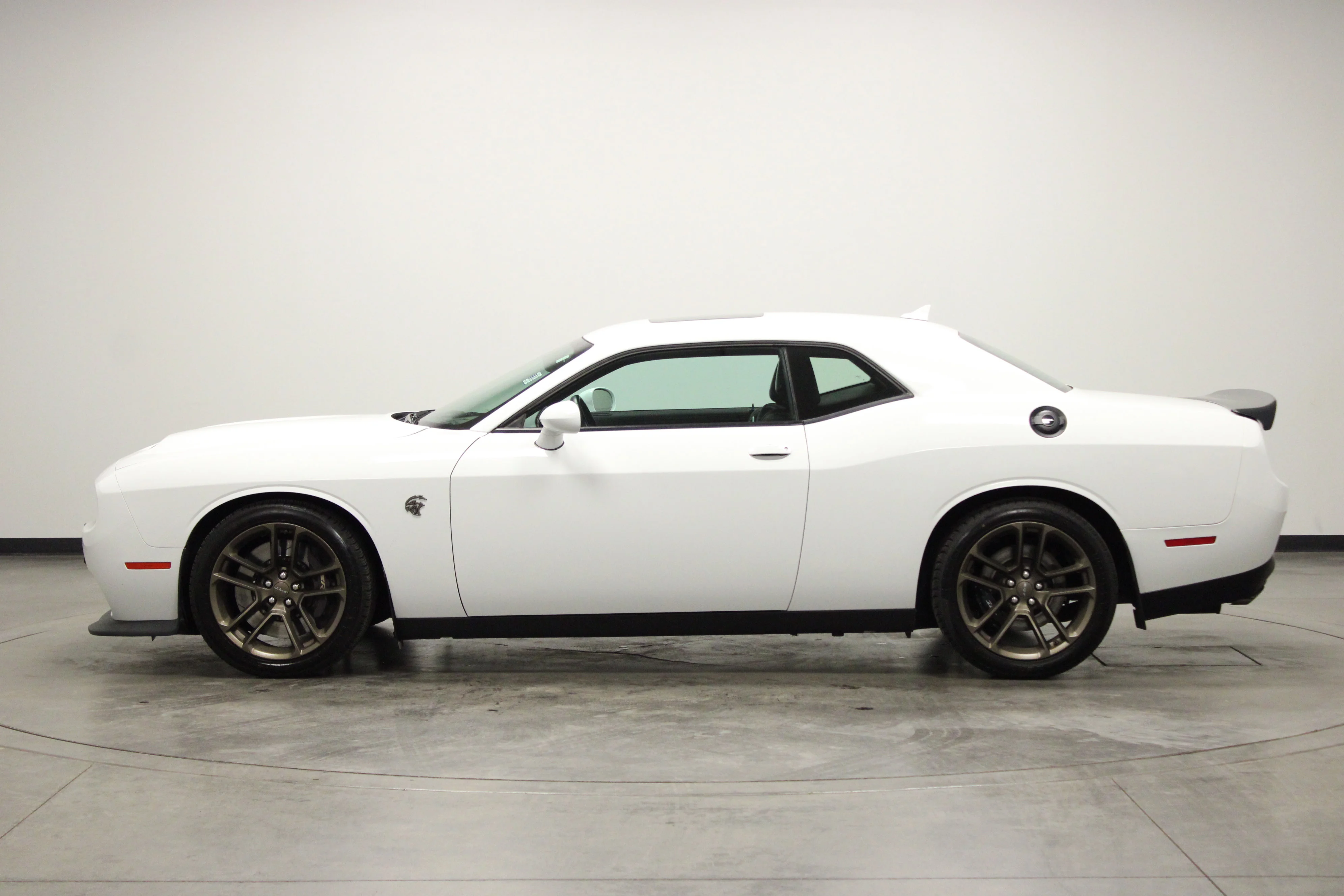 Used 2022 White Knuckle Clearcoat Dodge SRT Hellcat Redeye image 5