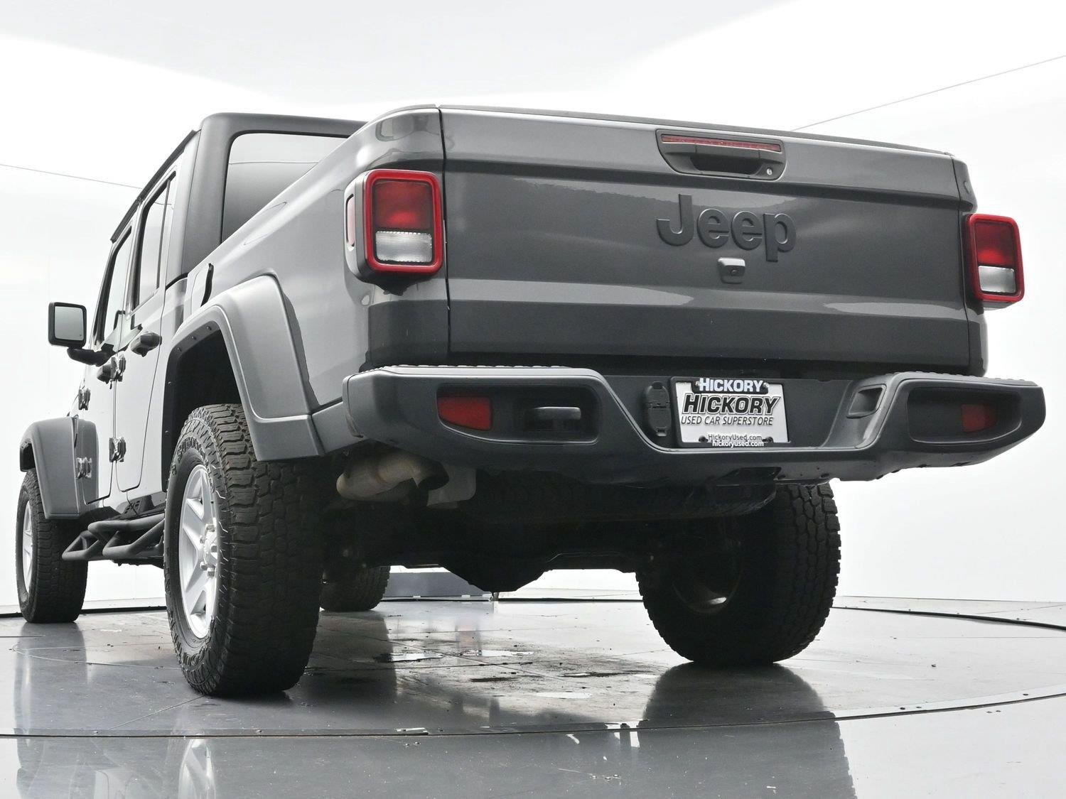 Used 2023 Granite Crystal Metallic Clearcoat Jeep Sport S image 43