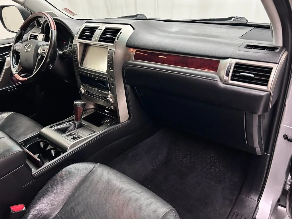 Used 2016 Silver Lexus 460 image 21