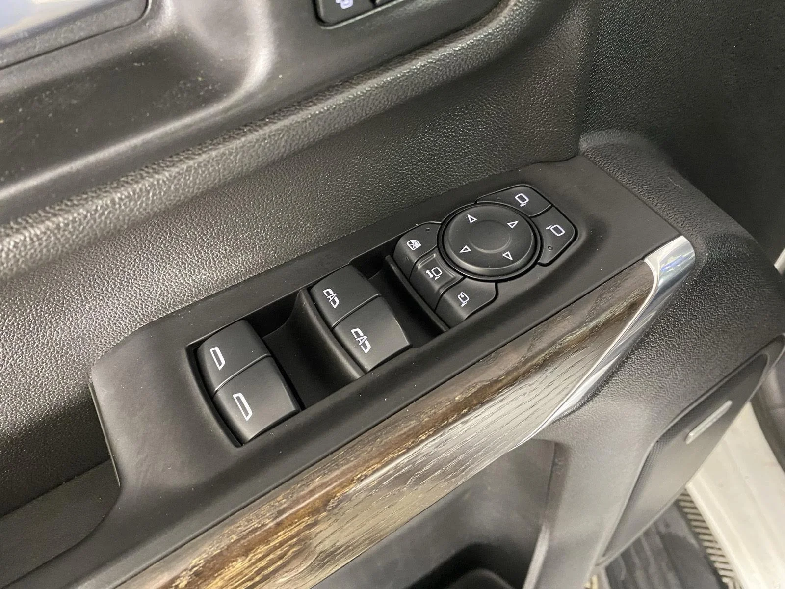 Used 2021 Summit White GMC Denali image 22