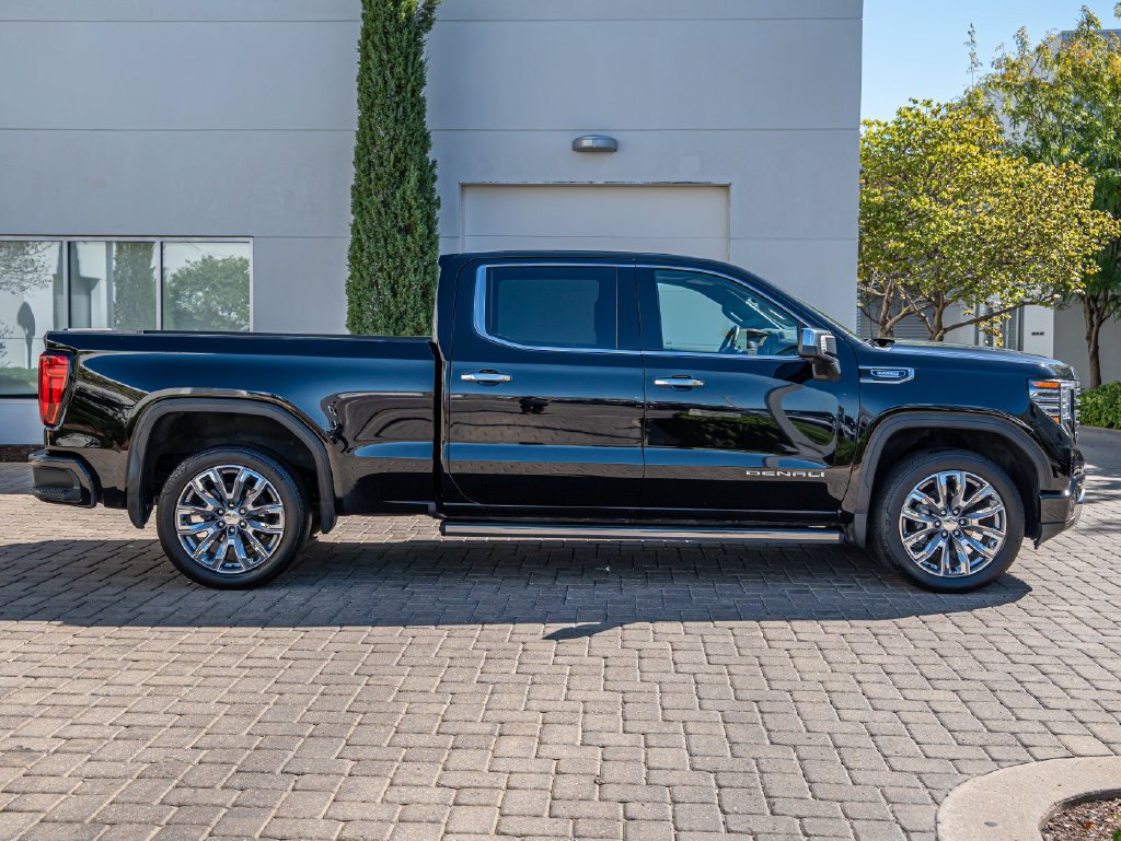 Used 2024 Onyx Black GMC Denali image 11