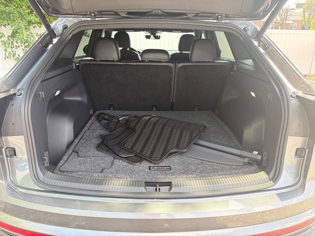 Used 2024 Gray Volkswagen 2.0T SEL R-Line image 28
