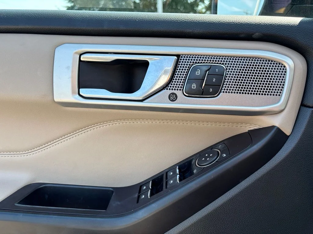 Used 2020 White Ford Limited image 14