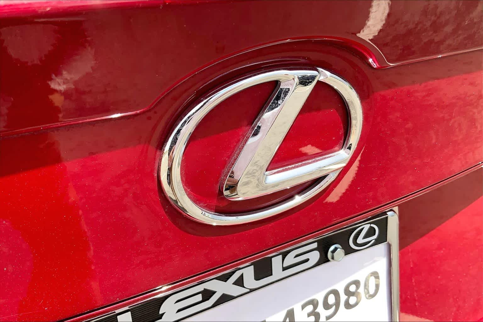 Used 2015 Matador Red Mica Lexus  image 9