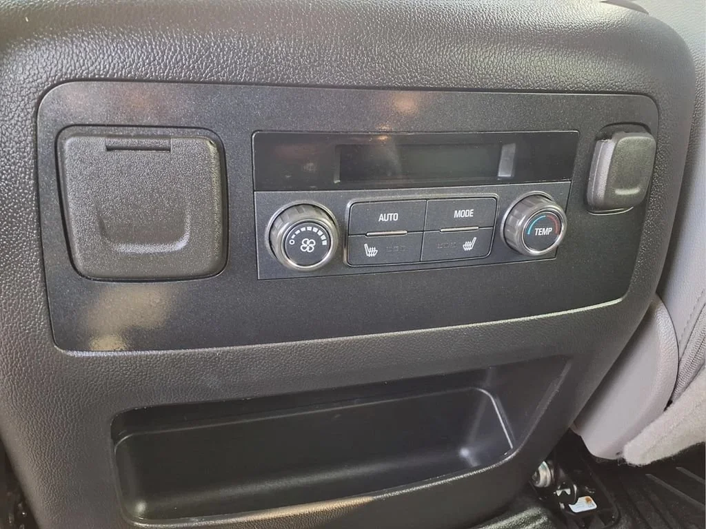 Used 2020 SHADOW GRAY METALLIC Chevrolet LT image 27