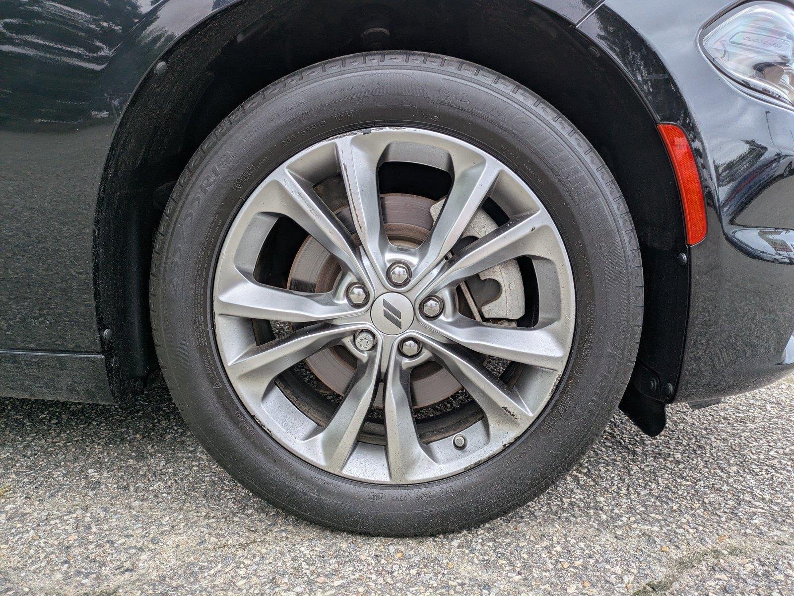 Used 2022 Pitch Black Clearcoat Dodge SXT image 11