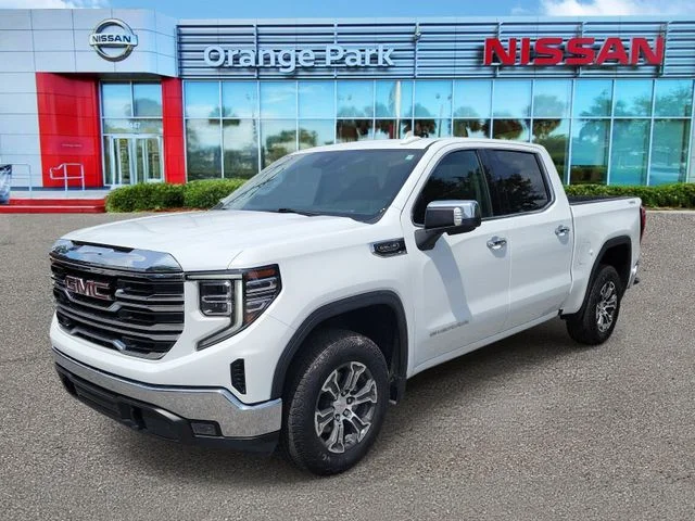 Used 2024 White GMC SLT image 4